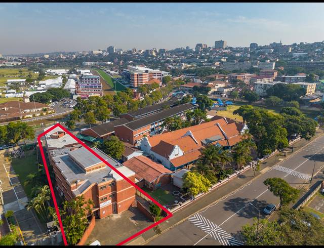 1,670M² BUSINESS CENTRE FOR SALE IN ESSENWOOD